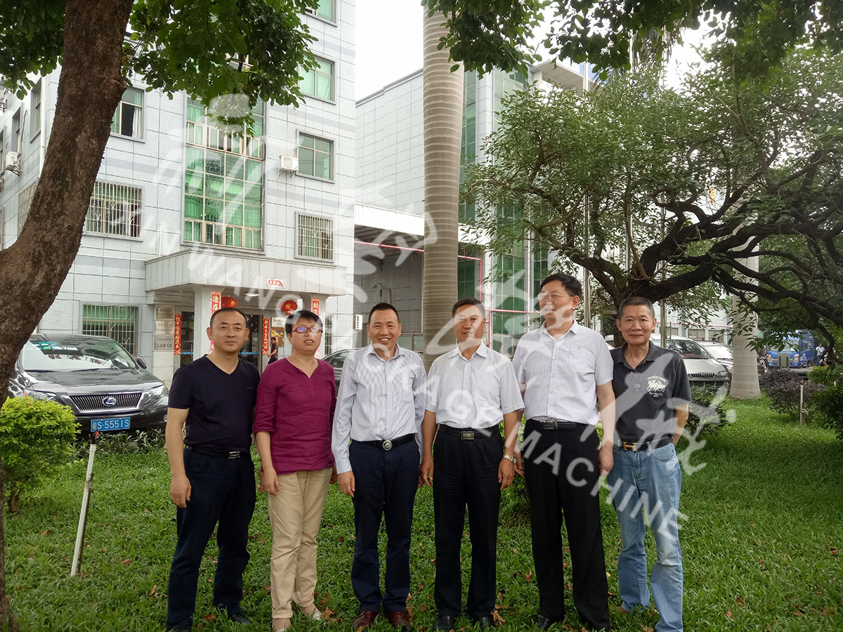 總裝備部劉思剛少將、新華社李建琦博士一行蒞臨新望公司考察指導